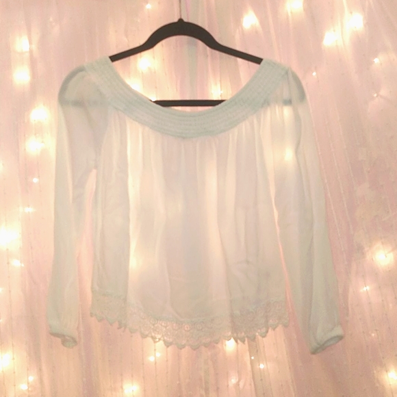 ✨OFF-THE-SHOULDER FLOWY TOP✨ - Picture 1 of 7